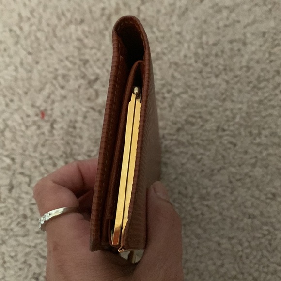 𝓛𝓞𝓤𝓘𝓢 𝓥𝓤𝓘𝓣𝓣𝓞𝓝 Epi Leather Kisslock Brown wallet - Picture 8 of 14